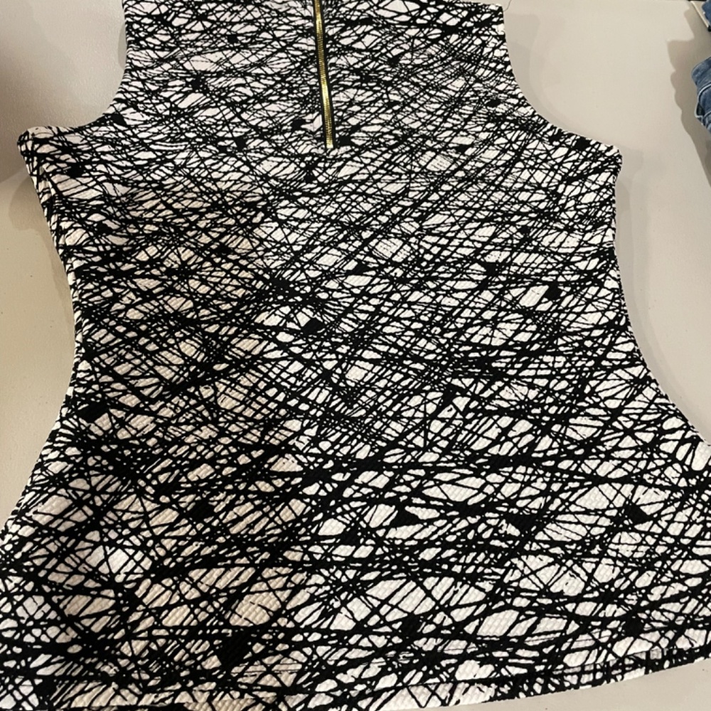 Calvin Klein 2 piece suit - Picture 3 of 6